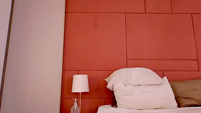 LilouKatのライブXXXチャ  ット