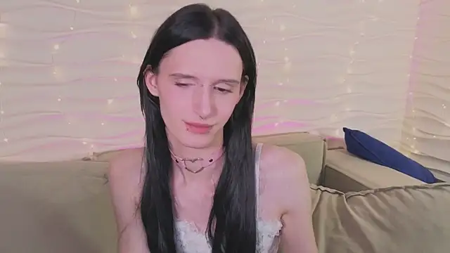 madi_snow's Webcam Show