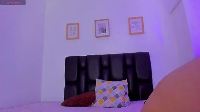 lana-rosse Adlı Modelin Canlı XXX Sohbeti