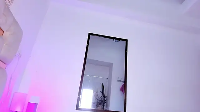 Lola_Blondie: διαδικτυακό σόου στην κάμερα