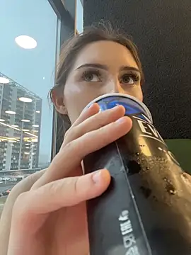 AnitaFly Adlı Modelin Canlı XXX Sohbeti