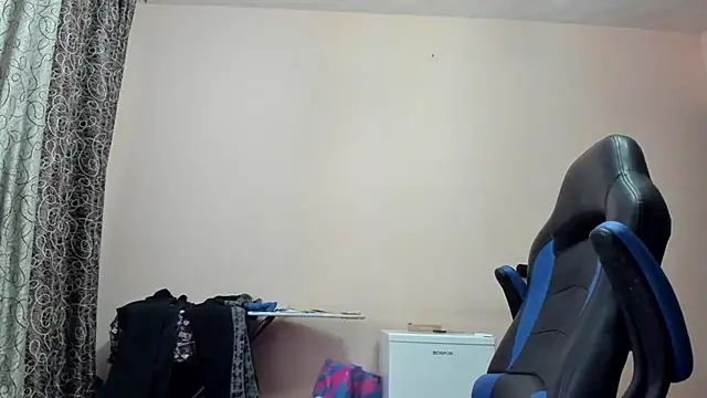 Show modela SanFrantsisko na web-kameri