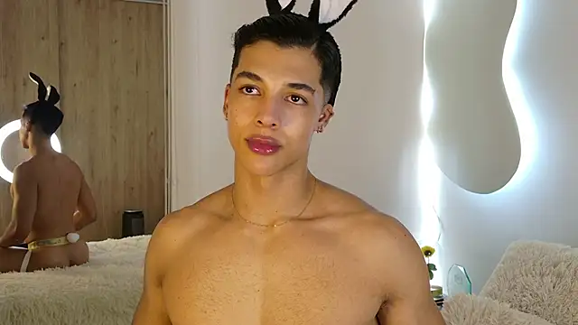 Troye_Williams: διαδικτυακό σόου στην κάμερα