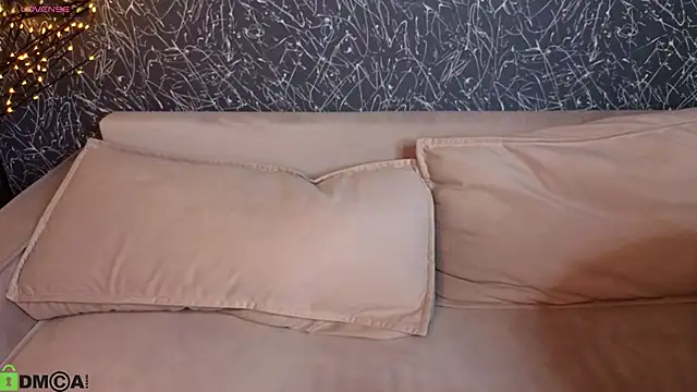 Crystal-Lacen Live XXX chat