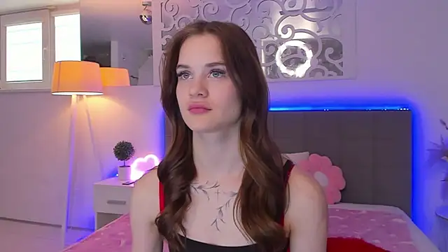 Онлайн чат XXX LuisaClover