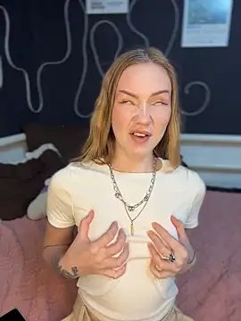 XXX chat uživo modela MilaMoone