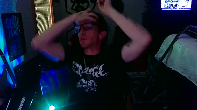 LEVIATHANX666: διαδικτυακό σόου στην κάμερα