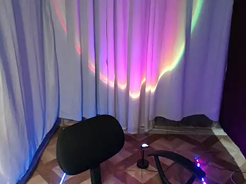 Urhotsilverboy 现场XXX聊天