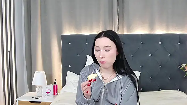 VikkyVonn Chat XXX live