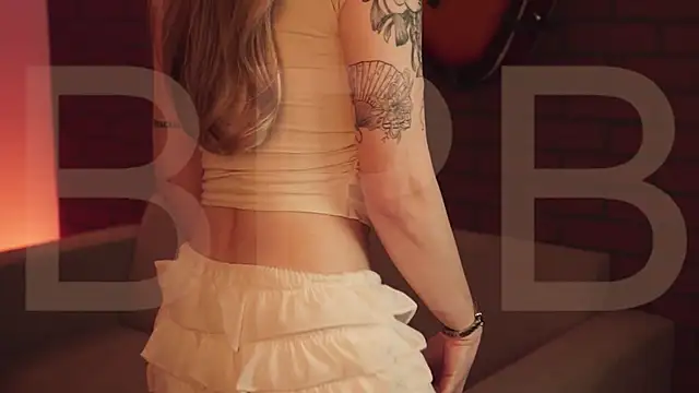 EllieCutes' Live XXX Chat