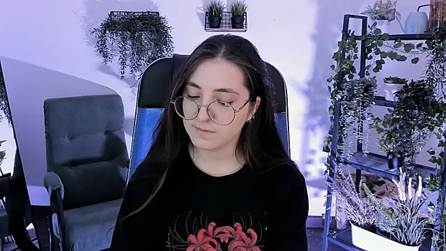 VirtuallVoyant's Live XXX Chat