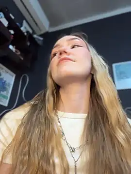 دردشة MilaMoone الجنسية المباشرة