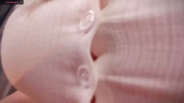 SilentHowl live XXX chat