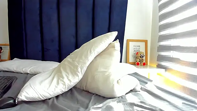 melanie_roux__ Chat XXX in diretta