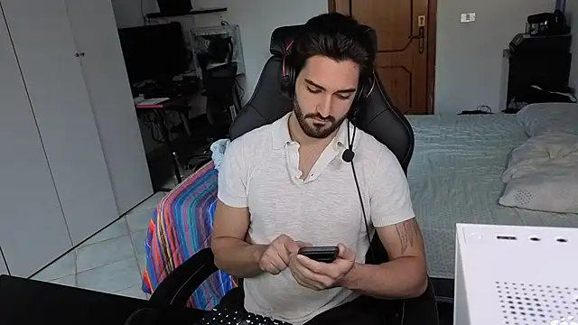 Al3xox02 Show in webcam