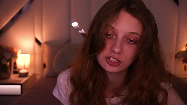 CuteeFoxy's Live XXX Chat