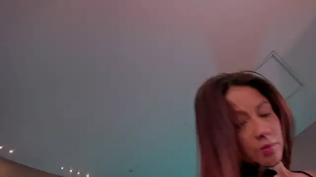 Chat +18 de ErikaBenz_ ao vivo