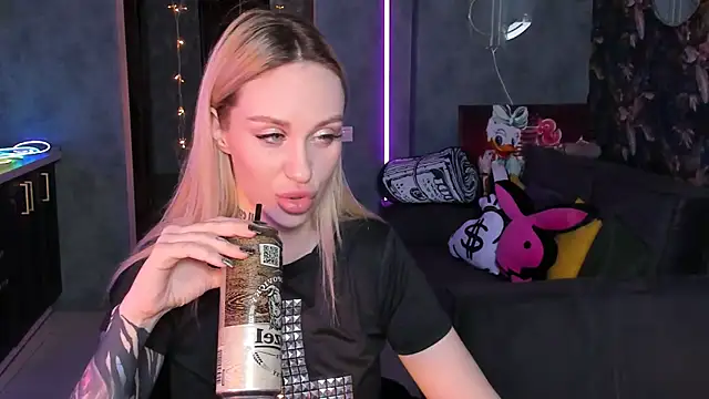 دردشة Blckmirrorr الجنسية المباشرة