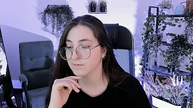 VirtuallVoyant's Live XXX Chat