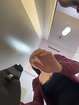 Chatroom XXX en direct de Holly_Play