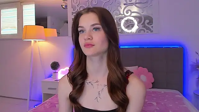 LuisaClover: απευθείας συνομιλία ΧΧΧ