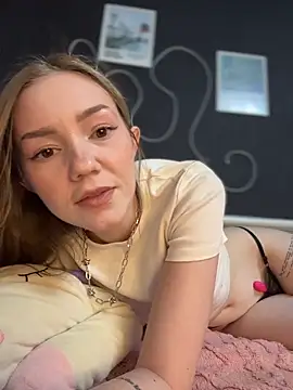 MilaMoone's Live XXX Chat