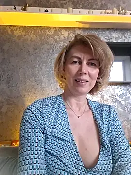 stellahere8 Adlı Modelin Canlı XXX Sohbeti