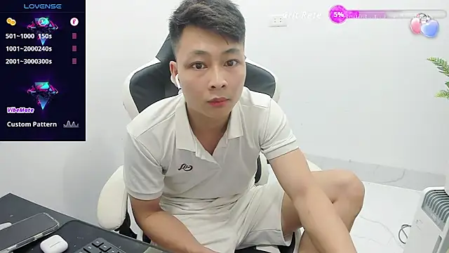 Naughty___asian Pertunjukan Webcam