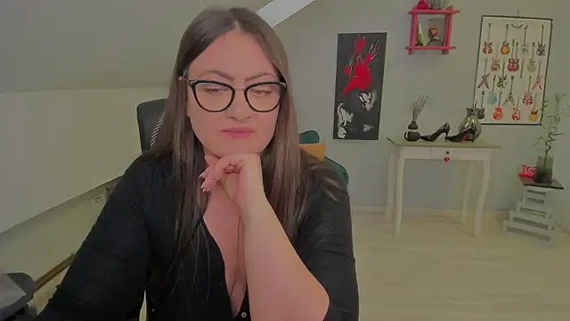 MistressDarrah 现场XXX聊天