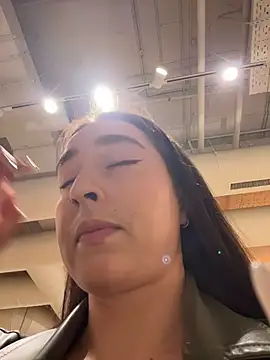 XXX chat uživo modela Holly_Play