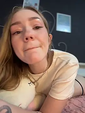 MilaMoone: απευθείας συνομιλία ΧΧΧ