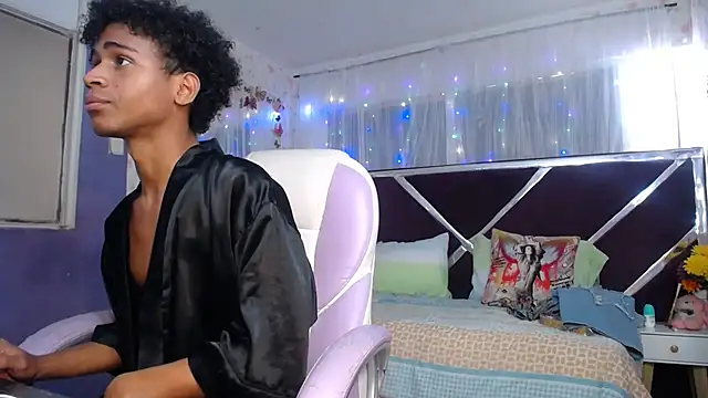 Chat XXX ao vivo de Santy_bigcock_01