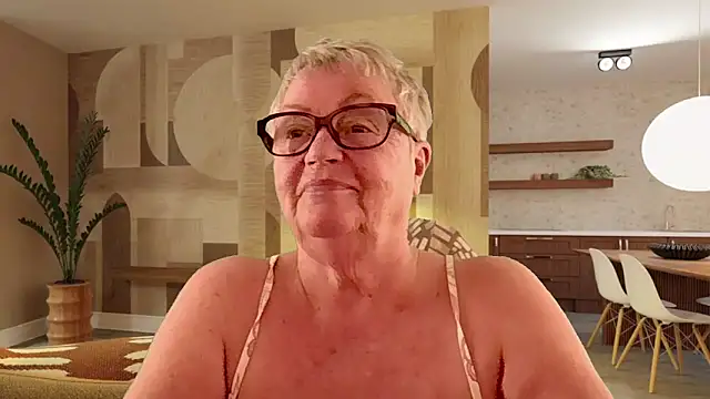 Mystery-Grandmother Pertunjukan Webcam