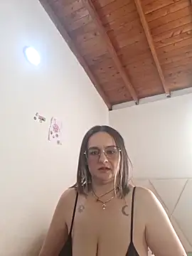 XXX chat uživo modela ginaboobs