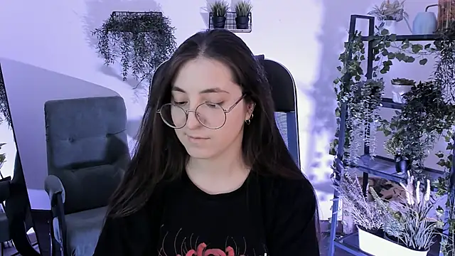 VirtuallVoyant's Live XXX Chat