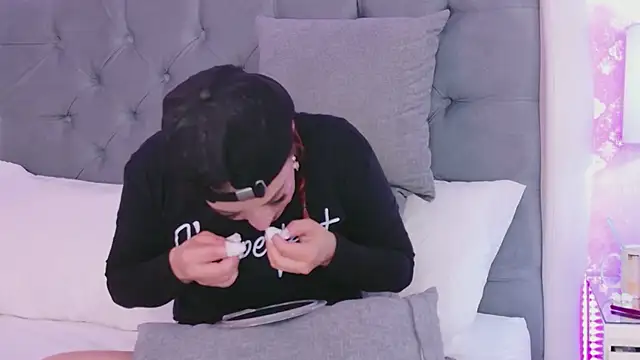 TaniaBlaze's Live XXX Chat