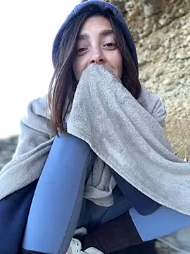 Your_Badass_: διαδικτυακό σόου στην κάμερα