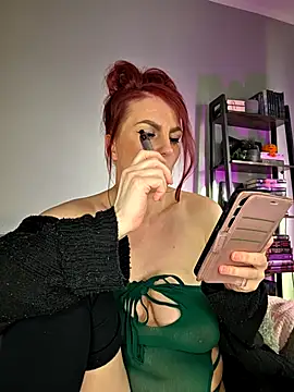 Nicky-Blue Live XXX-chat