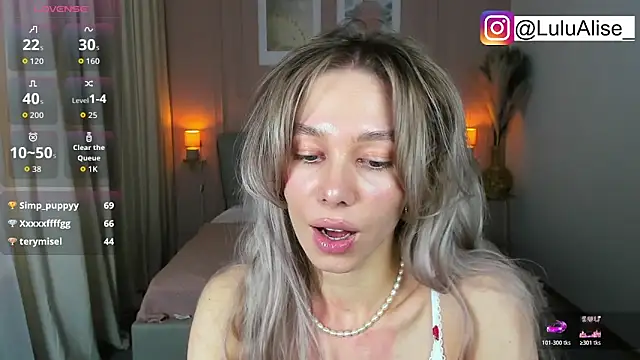 LuluAlis' Live XXX Chat