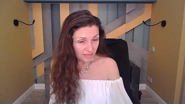 EllaLong's Live XXX Chat