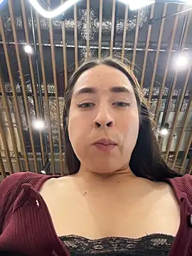 Chat XXX en directo de Holly_Play