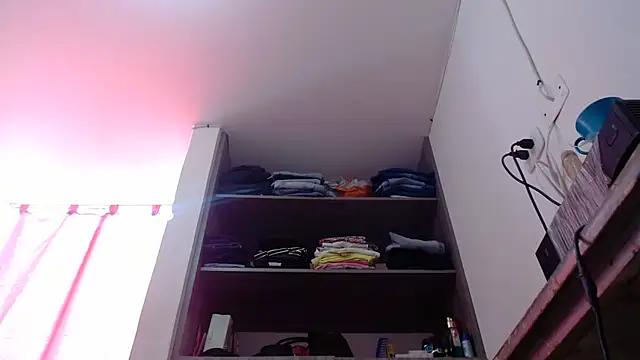 Chat +18 de nicolle_milf1978 ao vivo