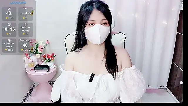 Chat +18 de Clover_Nhi ao vivo