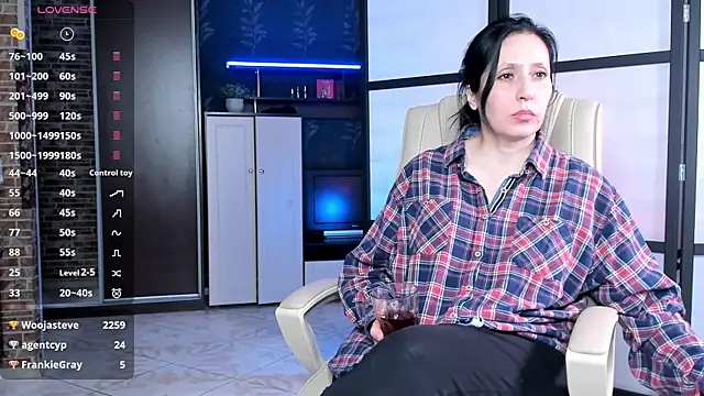 Lucky_Milf's Live XXX Chat