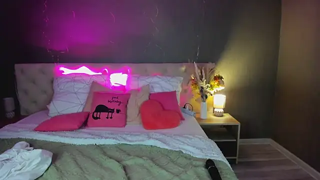 Golden__Whisper Live XXX-chat