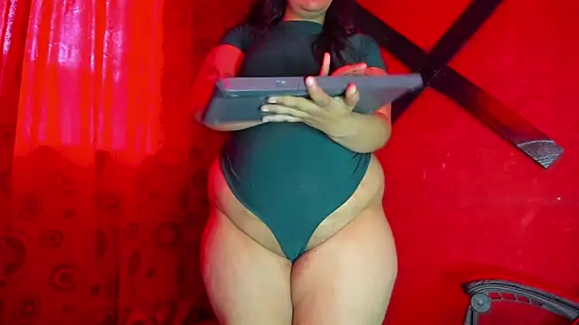 ScarletVibe's Webcam Show