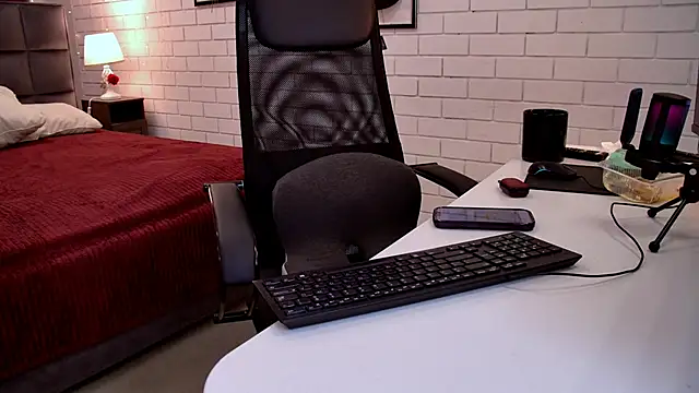 AliceLids 即時 XXX 聊天