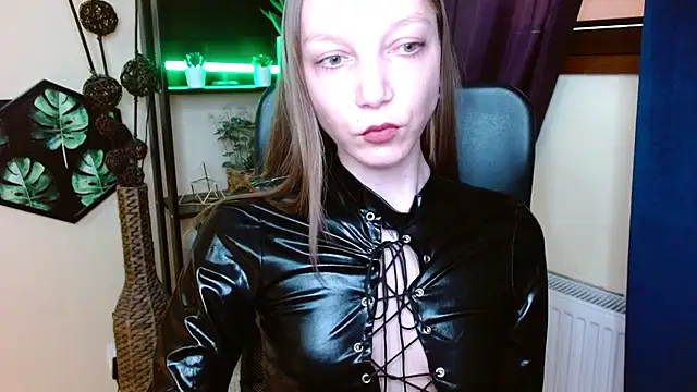 EmillyPlay – Live XXX-chat