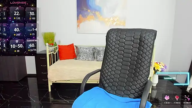 Julia_Dean Show in webcam