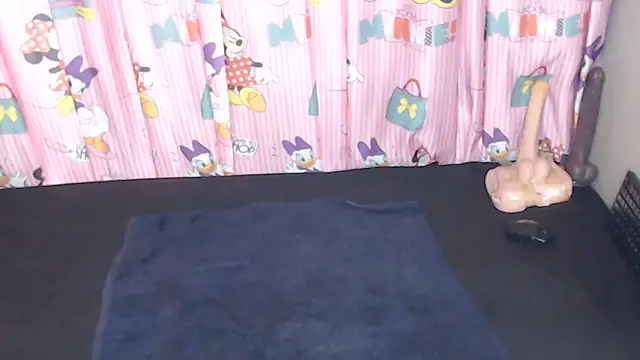 TrishahXo 网络视讯表演